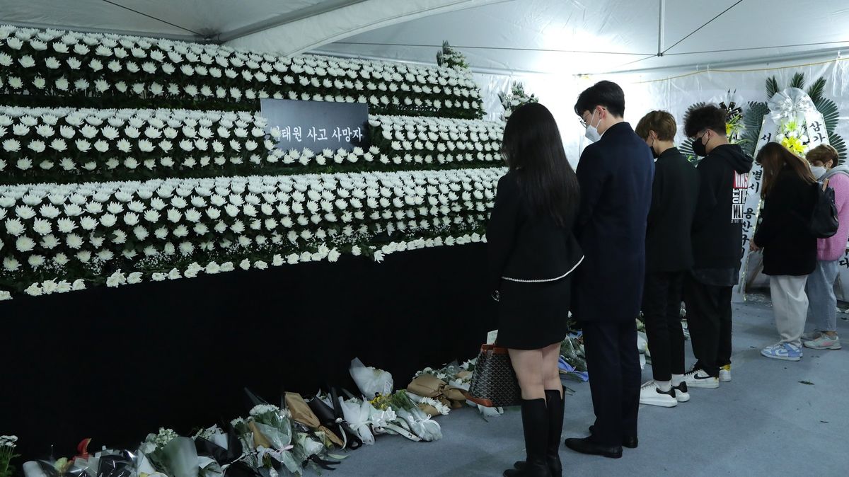 „Jako by se mi zhroutil svět.“ Blízcí vzpomínají na oběti tragédie v Soulu